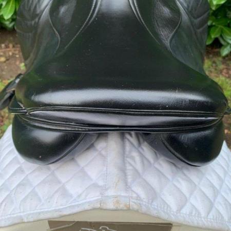 Image 18 of Kent And Masters 17 inch Jump saddle