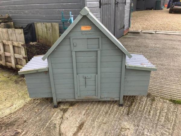 Image 2 of Small chicken house suitable for up to 4 hens