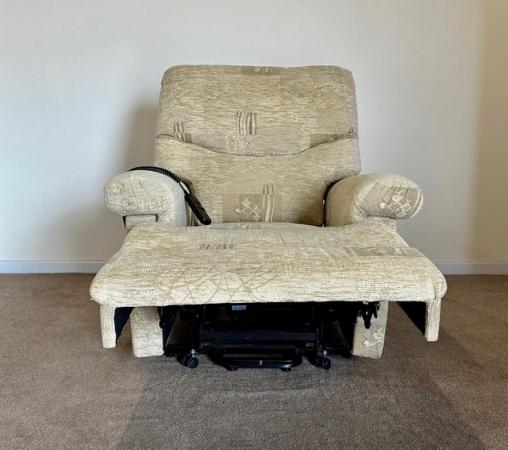 Image 4 of SHERBORNE ELECTRIC RISER RECLINER CREAM CHAIR ~ CAN DELIVER