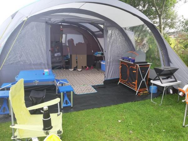 Image 3 of Horizon Air family tent