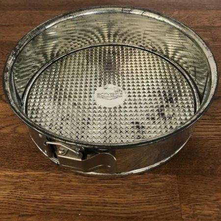 Image 1 of Vintage round springform cake tin for cake approx 8" dia.