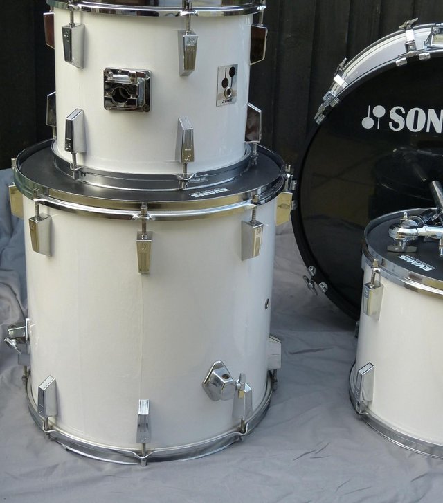 Preview of the first image of Sonor drum kit (4-drum shell pack).
