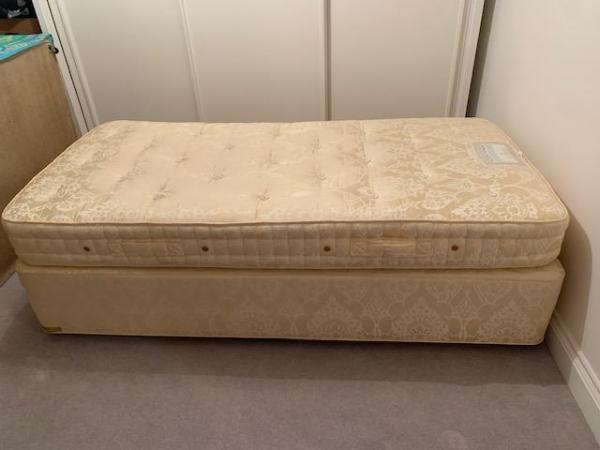 Image 1 of Vi-Spring Medium Sprung Single Divan Bed with Baronet Mattre