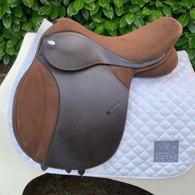 Preview of the first image of Thorowgood T4 17.5 inch cob saddle.