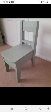 Image 1 of Beautiful Quaker style Wooden chair