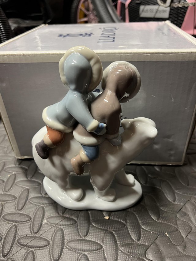 Preview of the first image of Lladro “Eskimo Riders” figurine.