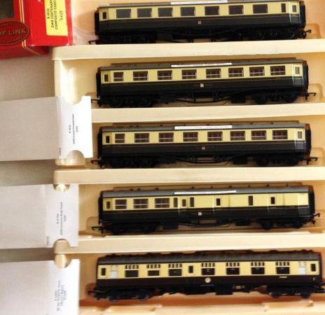 Image 2 of Hornby Railway Great Western Coaches