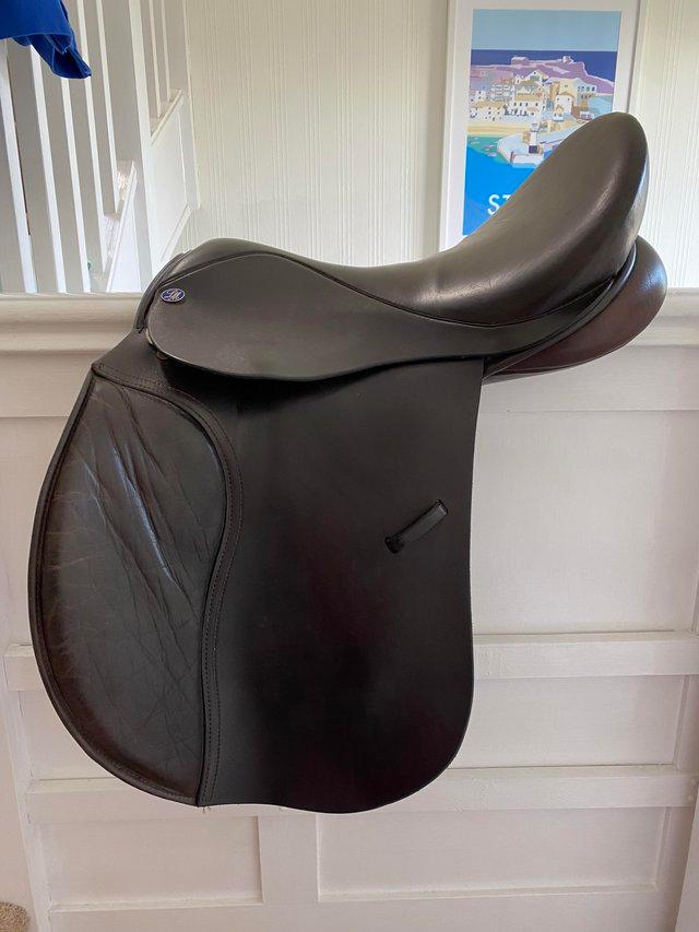 Preview of the first image of Lavinia Mitchell General Purpose 17” 4 width Brown Saddle.