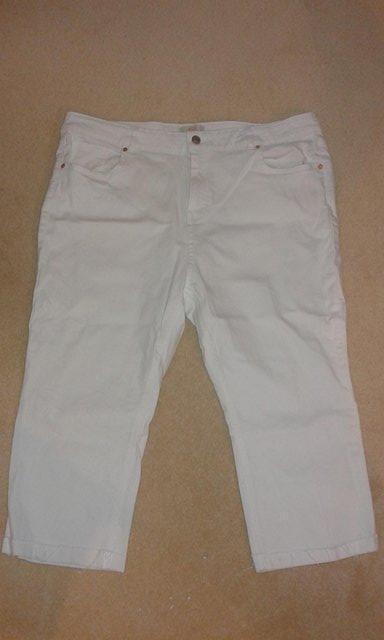 Preview of the first image of Ladies White Cropped Jean type trousers.