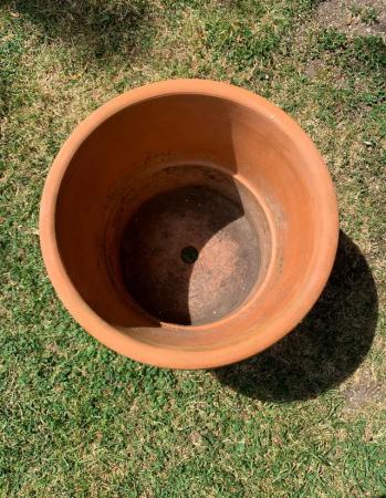Image 2 of Lovely heavy terracotta plant pot