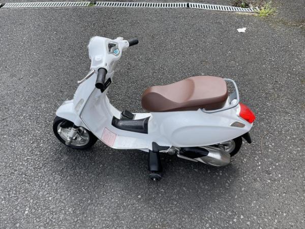 Image 2 of Child vespa style electric scooter