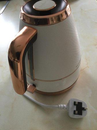 Image 2 of Beko Cosmopolis Cordless Electric Kettle White and Rose Gold