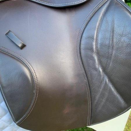 Image 11 of Kent & Masters 17.5” Low Profile Compact GP saddle (S2903)
