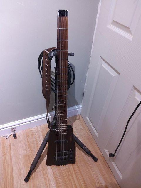 Preview of the first image of Hohner B2A V . 5 string Bass Guitar.