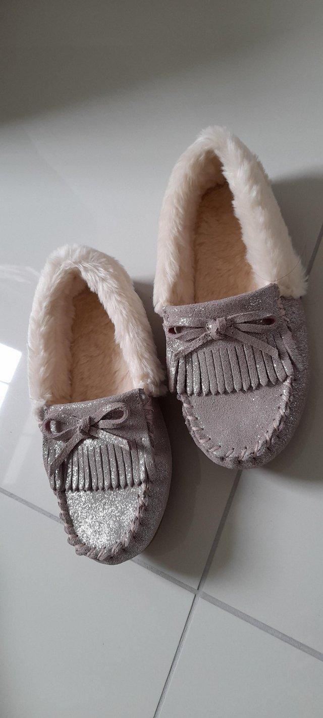 Preview of the first image of GIRLS LEATHER FUR LINED SLIPPERS.