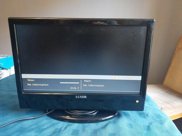 Preview of the first image of Luxor small television with remote.