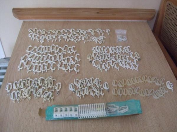 Image 2 of Assortment of Plastic Curtain Hooks (different sizes)