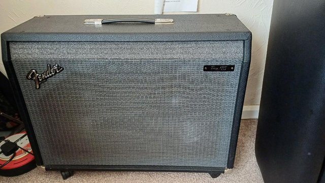 Preview of the first image of fender 400w 2x12" speaker cabinet.