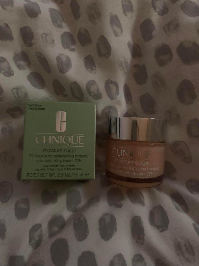 Preview of the first image of Clinique moisture surge 75 ml.