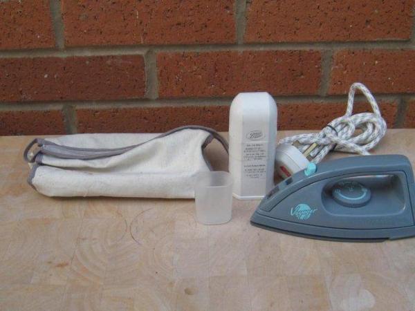 Image 2 of Compact Morphy Richards portable steam iron