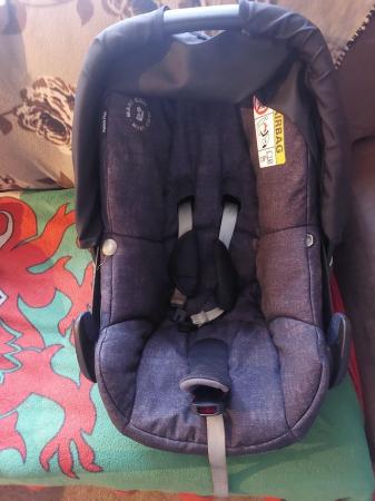 Image 1 of Carseat and base, has never been in accident