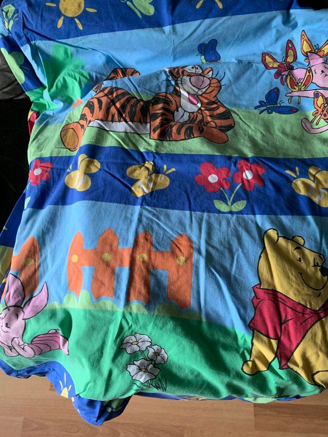 Preview of the first image of Winnie Pooh single duvet cover and 1 pillow case.