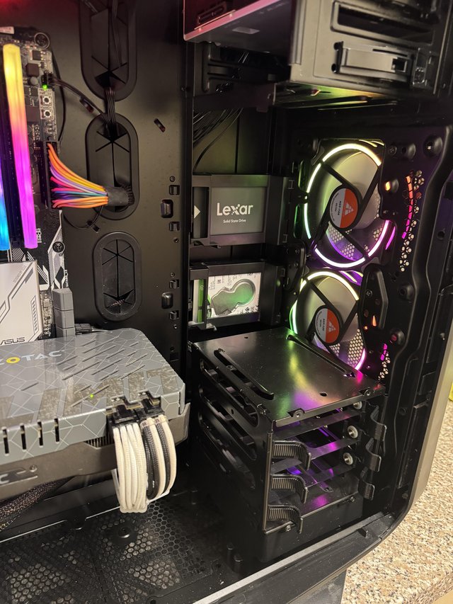 Preview of the first image of I7-7700k 980 ti 6gb pc 16gb rgb ram 3200hz.
