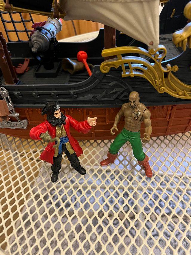 Preview of the first image of Pirate ship with accessories and figures.
