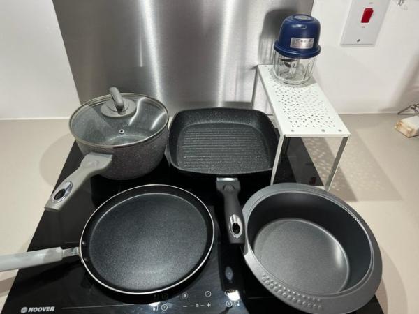 Image 1 of 6PCS Cooking Set including pans, baking tray, galic chopper.