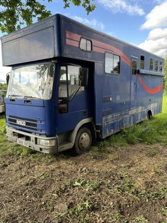 Image 1 of For sale due to downsizing 7.5t 2 horse wagon with living