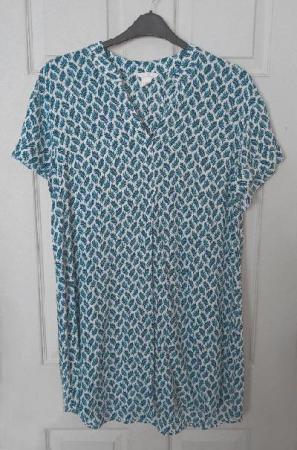 Image 1 of Ladies Blue/White Leaf Print Dress By H&M - Size 10   B13
