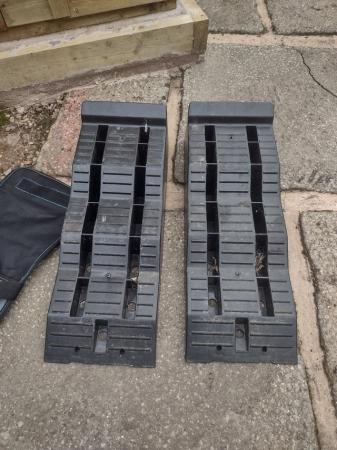 Image 3 of Thule 5tonne leveling ramps