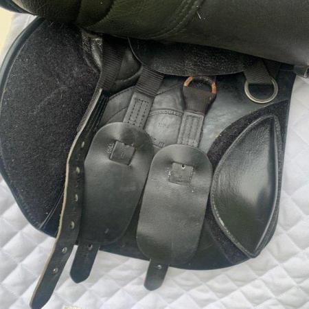 Image 3 of Kent & Masters 16.5 inch S-Series Pony Jump saddle