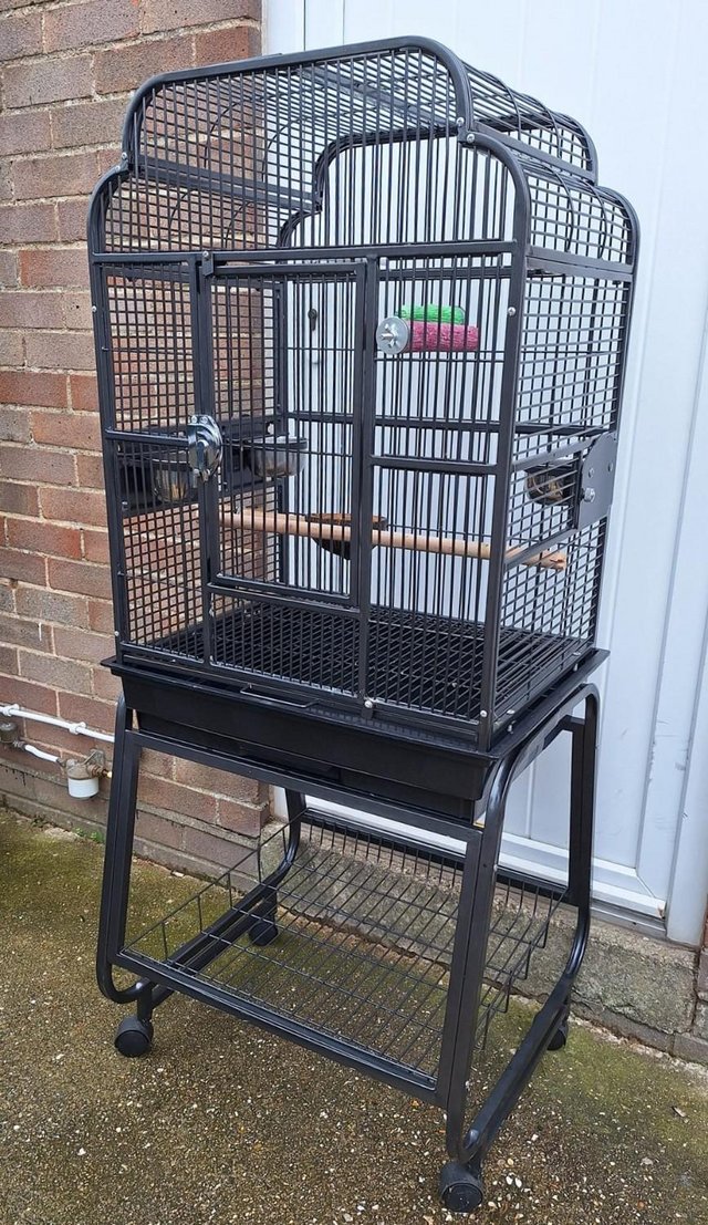 Preview of the first image of Very heavy-duty bird cage on wheels / top opening.