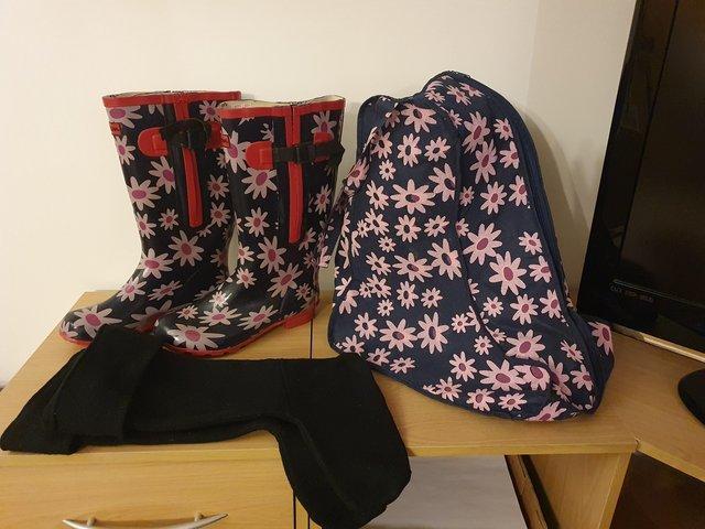 Preview of the first image of Jileon extra wide wellies - UK size 6.