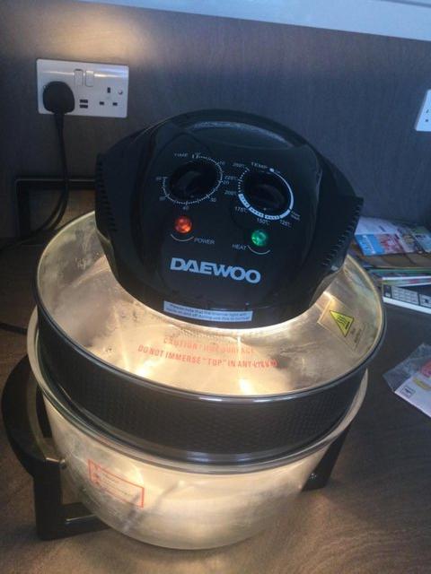 Preview of the first image of DAEWOOD HALOGEN AIR FRYER.