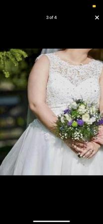 Image 3 of Wedding dress fits U.K. size 16-18