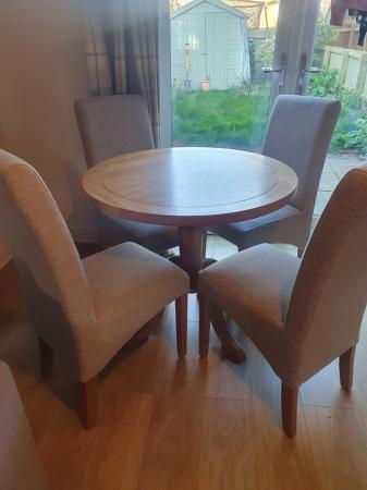 Image 2 of Solid Oak round table with 4 chairs