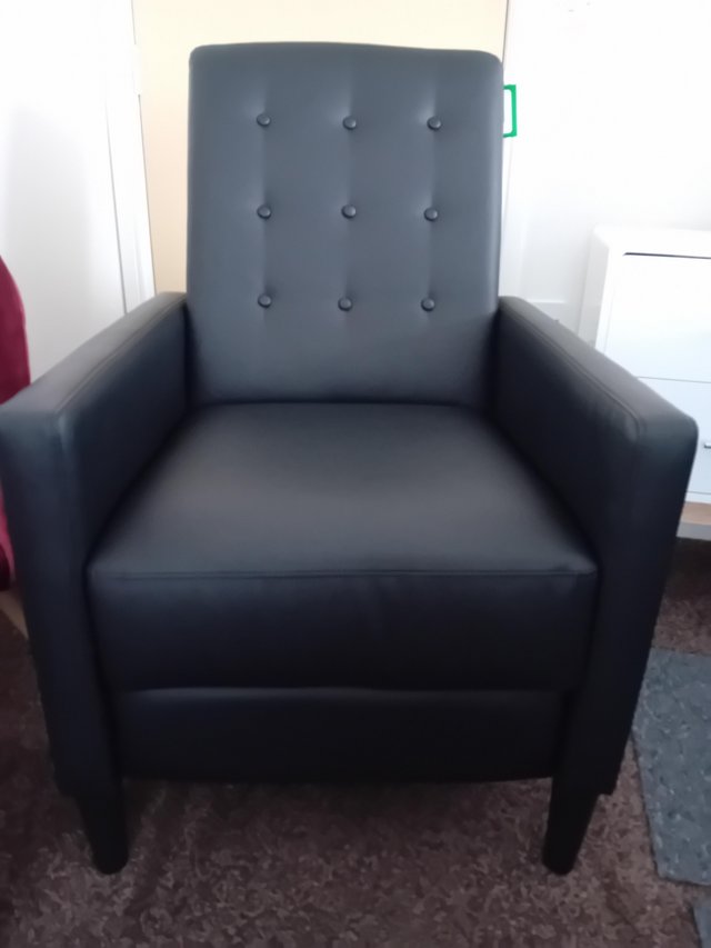 Preview of the first image of New Manual recliner chair.
