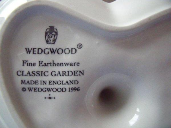 Image 3 of Wedgwood Classic Garden white heart shape ring holder/dish.