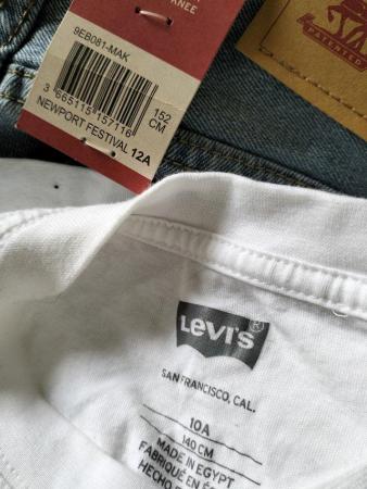 Image 2 of Unisex children's Levi shorts and t shirt