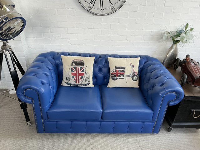 Cobalt blue 2 seater Chesterfield sofa. VGC. Can deliver. — photo 4 of 4