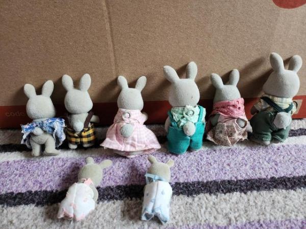 Image 2 of Vintage Sylvanian Families The Babblebrook family complete s