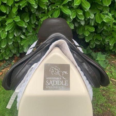 Image 4 of Kent and Masters 17.5 inch cob saddle