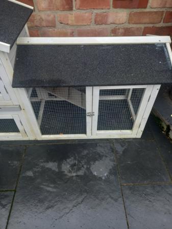 Image 3 of Rabbit/Guinea Pig hutch extra large