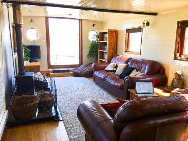 Image 2 of Outstanding Houseboat - Persevere1