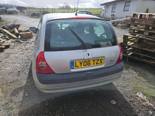 Preview of the first image of Breaking Renault Clio 1.2 2006.