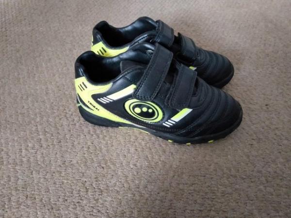 Image 3 of Boys Black and Yellow Velcro Strap Trainers Size 11 (Optimum