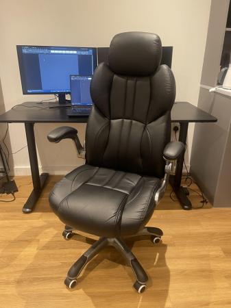 Image 2 of Black ergonomic office/ gaming chair