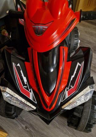 Image 4 of Kids quad bike battery powered red